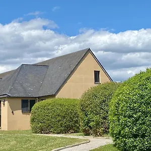 https://cottage-au-pied-du-lac-au-duc-et-son-golf.inbrittany.com